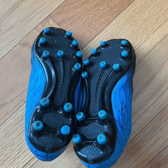 Youth boys soccer cleats Size 12 - Picture 5 of 5